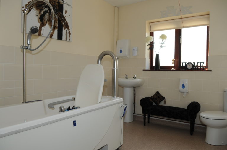 cartref annwyl fan 80 768x510