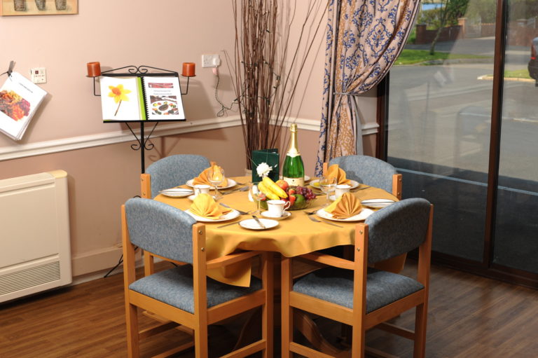 rsz cartref annwyl fan 768x511